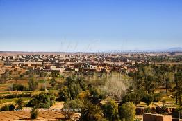 Image du Maroc Professionnelle de  Un Panorama de la ville de Ouarzazate qui se veut le Hollywood du Maroc, elle dispose de plusieurs studios déjà, Mardi 28 Décembre 2004. (Photo / Abdeljalil Bounhar)

 